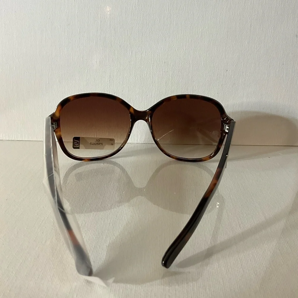 Chic Tortoise Shell Sunglasses